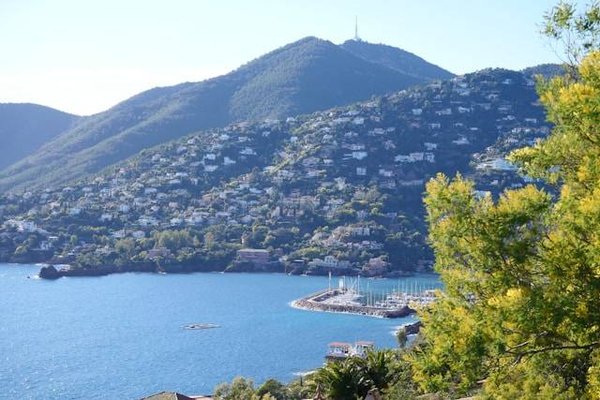 10 Locations de Vacances de Rêve dans le Var en Bord de Mer