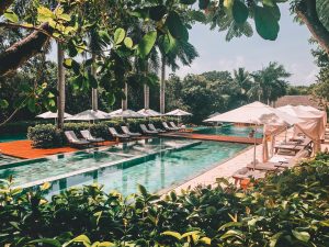 Une belle piscine chauffée pour en profiter toute l'année.
